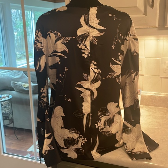 Tasi New York blouse - Picture 2 of 9